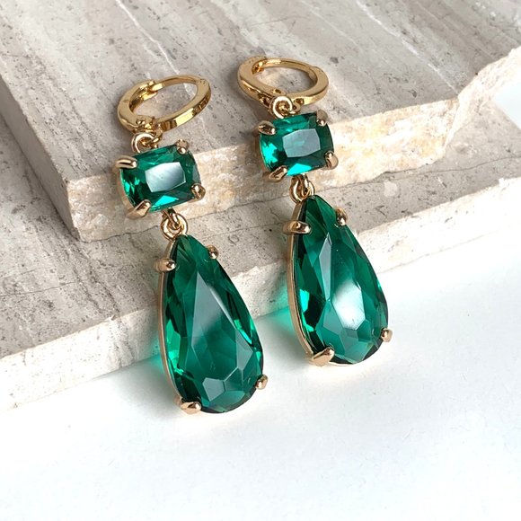 Emerald Glass single drop prong set stone Earrings ~NWT - Picture 9 of 10